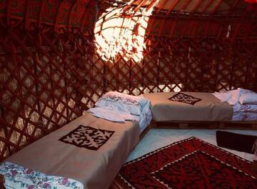 Фото номера Односпальная кровать в общем мужском номере Хостелы Mars Canyon Yurt Camp ( Kyzyl Bulak) г. Tong 3